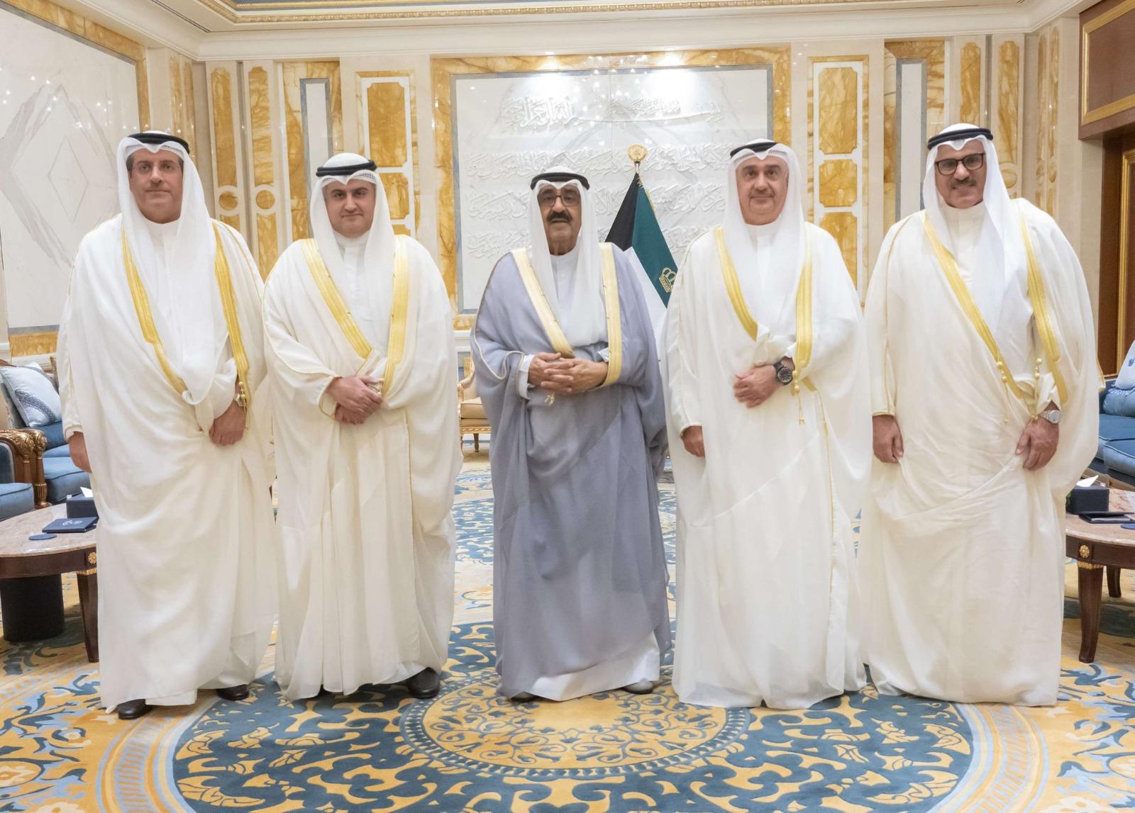 سمو أمير البلاد يستقبل رئيس المجلس الأعلى للقضاء ونائب رئيس محكمة التمييز ورئيس محكمة الاستئناف